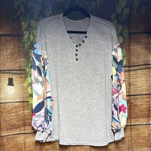 🆕 boutique Gray Top with Colorful Patterned Sleeves
